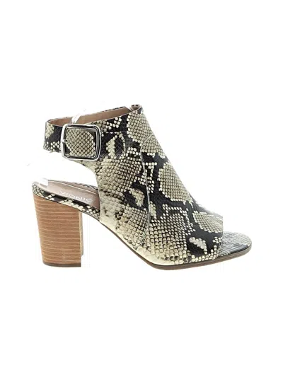 Pre-owned Vionic Sandals In Ivory