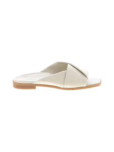 Pre-owned Vionic Sandals In Ivory