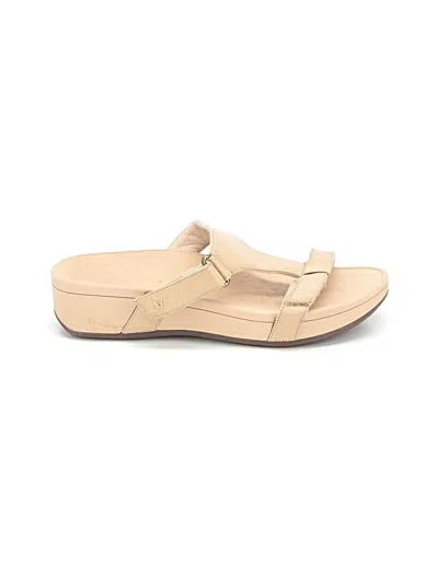 Pre-owned Vionic Sandals In Tan