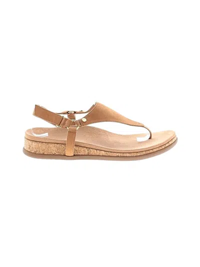 Pre-owned Vionic Sandals In Tan