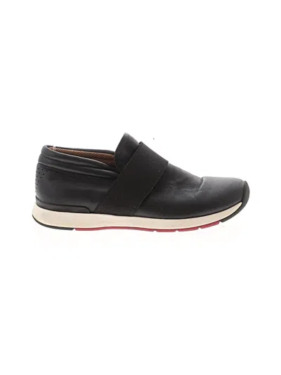 Pre-owned Vionic Sneakers In Black