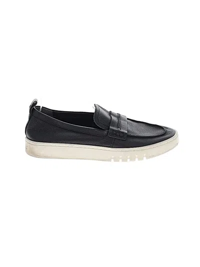 Pre-owned Vionic Sneakers In Black