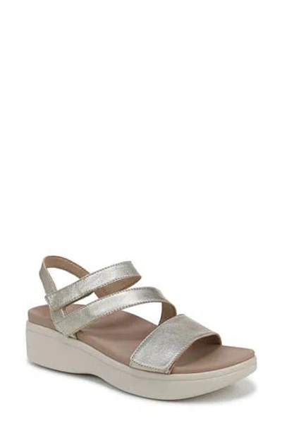Vionic Sophia Strappy Platforn Wedge Sandal In Soft Gold