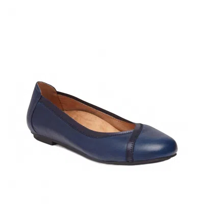 Vionic Spark Carol Sandals In Navy