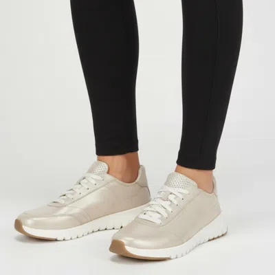 Vionic Uptown Sneaker