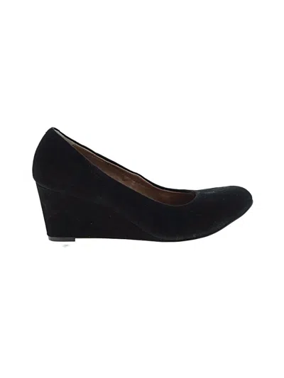 Pre-owned Vionic Wedges In Black