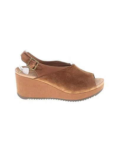 Pre-owned Vionic Wedges In Brown
