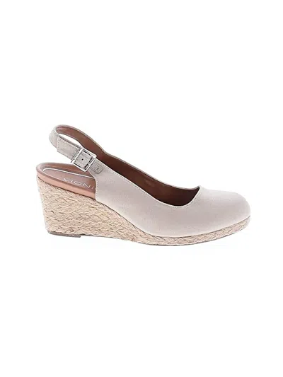 Pre-owned Vionic Wedges In Ivory