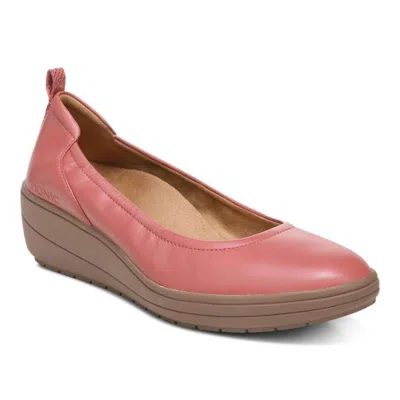 Vionic Women's Jacey Wedge In Dusty Cedar In Pink