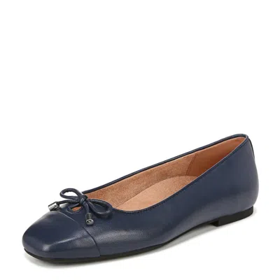 VIONIC WOMEN'S KLARA FLAT IN NAVY