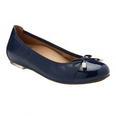 VIONIC WOMEN'S MINNA BALLET FLAT IN NAVY