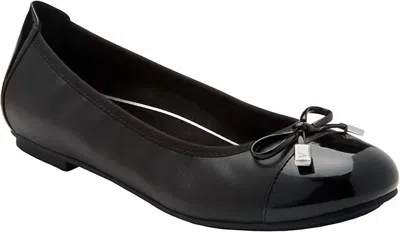 Vionic Women's Minna Flat In Black
