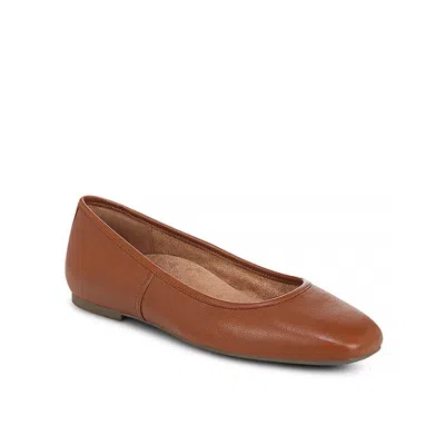 Vionic Women's Orinda In Tan