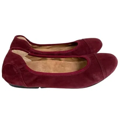 Vionic Women Prim Tina Cap Toe Ballet Flat In Burgundy In White
