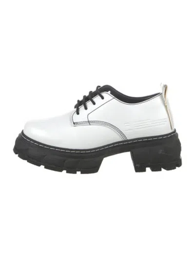 Pre-owned Viron Leather Oxfords In White
