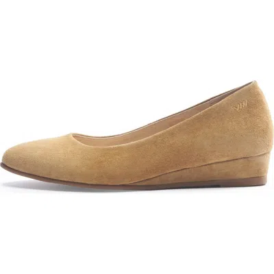 Viscata Roma Suede Flats In Camel