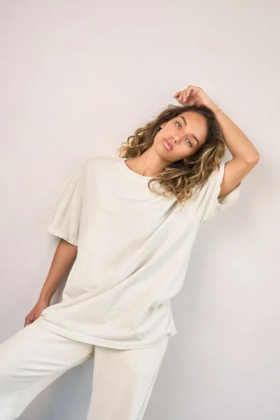 Vitality Retro Uni Tee In White