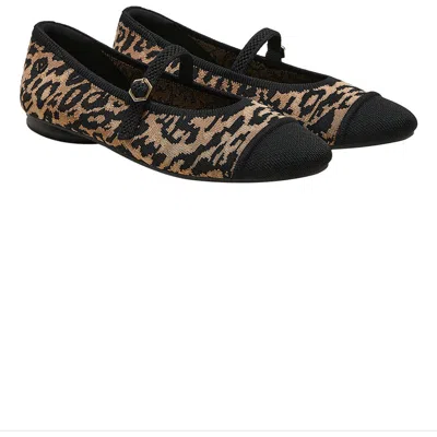 Vivaia Almond-toe Mary-jane Adaptall