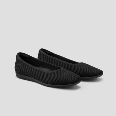 Lightweight Square-toe V-cut Flats In Black from VIVAIA