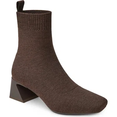 Vivaia Regina Pro Bootie In Dk. Chocolate