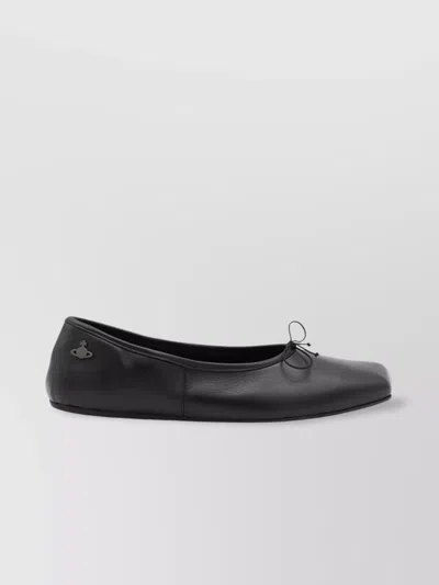 Vivienne Westwood Slippers Round Toe Bow Detail In Black