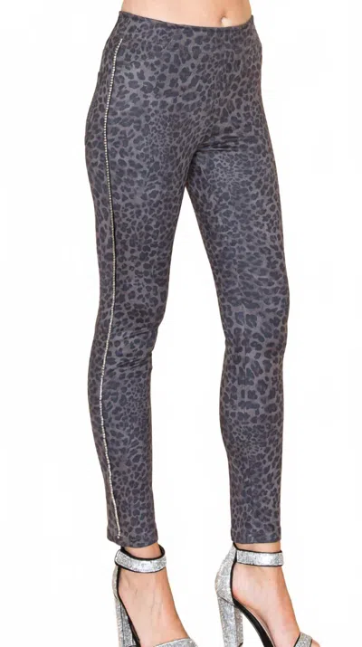 Vocal Apparel Take A Walk Leggings In Grey