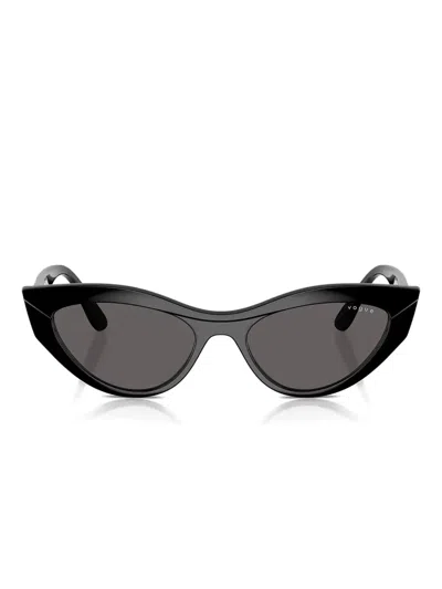 Vogue Eyewear Cat-eye Sunglasses In Black