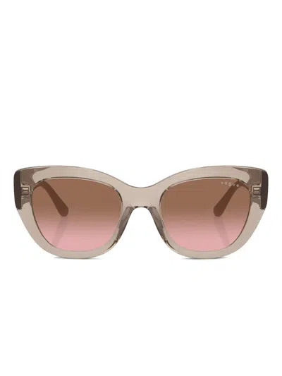 Vogue Eyewear 猫眼镜框太阳眼镜 In Brown