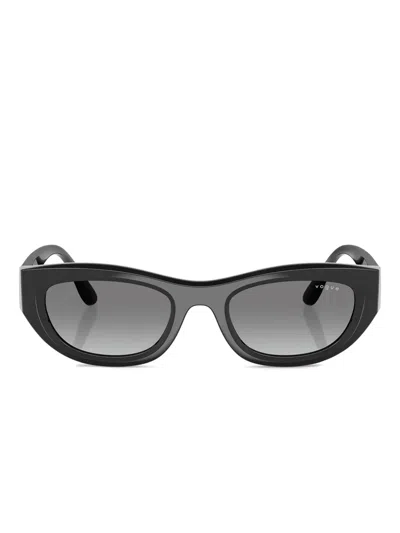 Vogue Eyewear 椭圆形镜框太阳眼镜 In Black