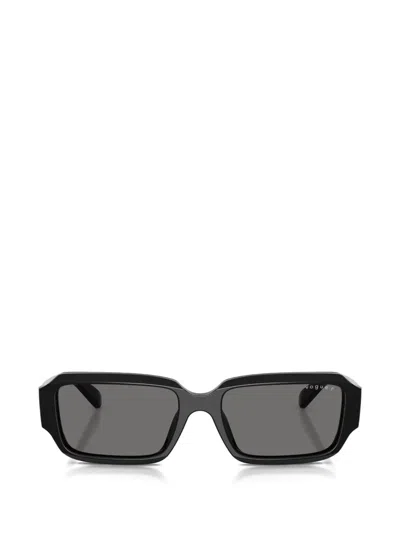 Vogue Eyewear 长方形镜框太阳眼镜 In Black