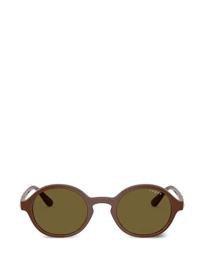 Vogue Eyewear 圆形镜框太阳眼镜 In Brown