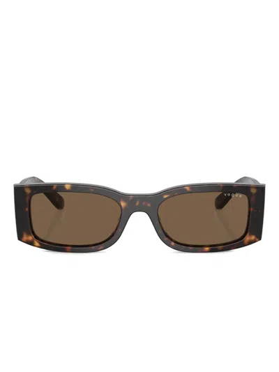 Vogue Eyewear Vo5584s 长方形logo太阳眼镜 In Brown