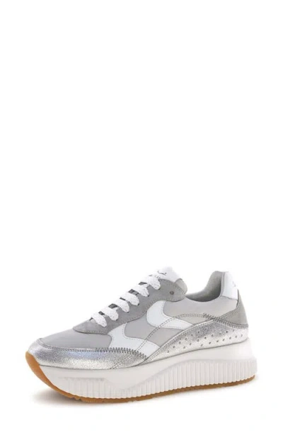 Voile Blanche Lana Fresh Metallic Sneaker In Gray