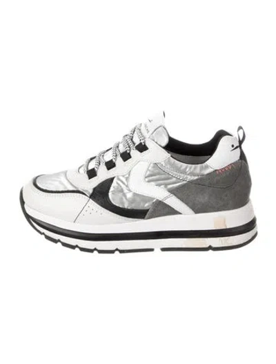 Pre-owned Voile Blanche Suede Sneakers In Silver