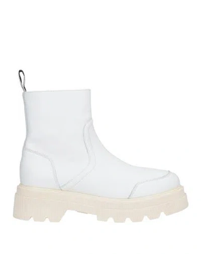 Voile Blanche Woman Ankle Boots White Size 6 Calfskin In Multi