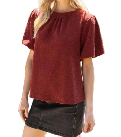 Voy Heart Textured Top In Maroon In Multi