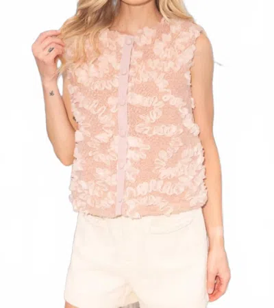 Voy Textured Sherpa Vest In Blush In Pink