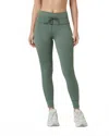 Vuori Daily Legging In Marsh In Green