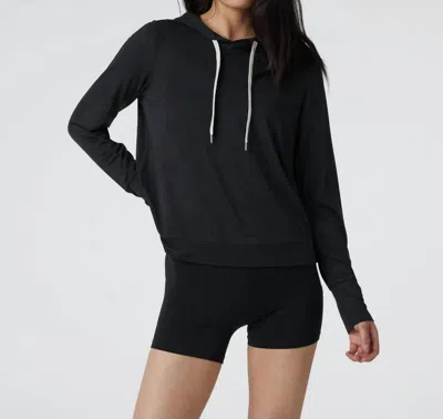 Vuori Halo Essential Hoodie In Black Heather