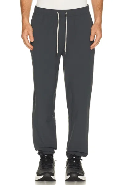 Vuori Kore Lined 28 Jogger In Charcoal