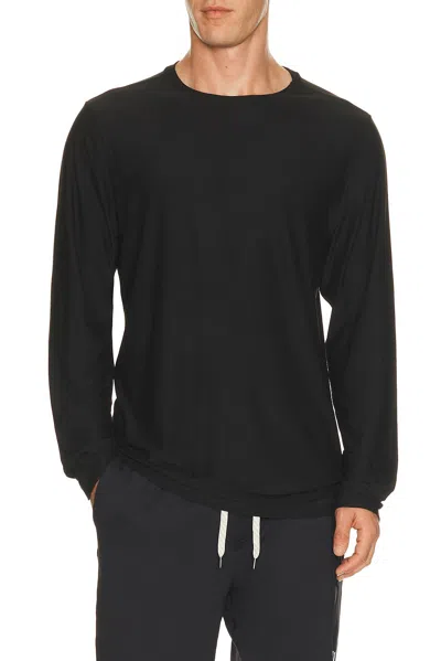 Vuori Long Sleeve Strato Tech Tee In Black