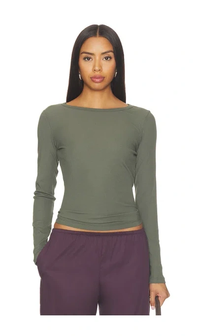 Vuori Longsleeve Pose Subtle Scoop Top In Army