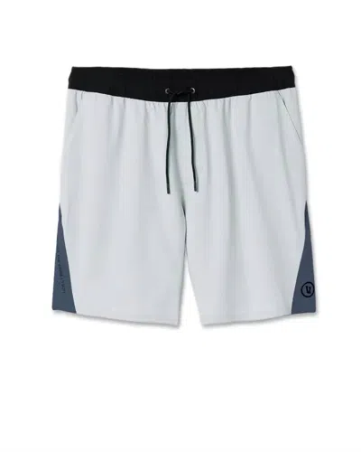 Vuori Men's Kore Short 7" In White Sage