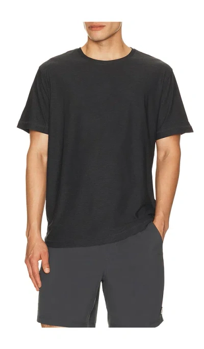 Vuori Strato Tech Tee In Black