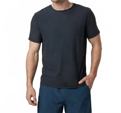 Vuori Strato Tech Tee In Charcoal Heather In Gray