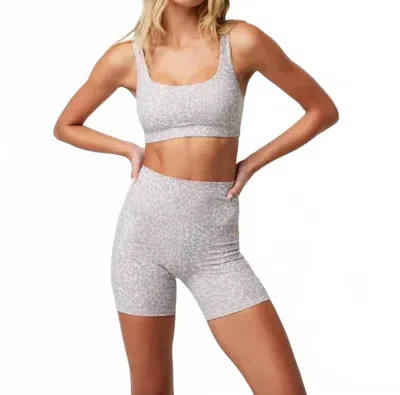 Vuori Women's Daily Bra In Salt Blurred Torrent In White