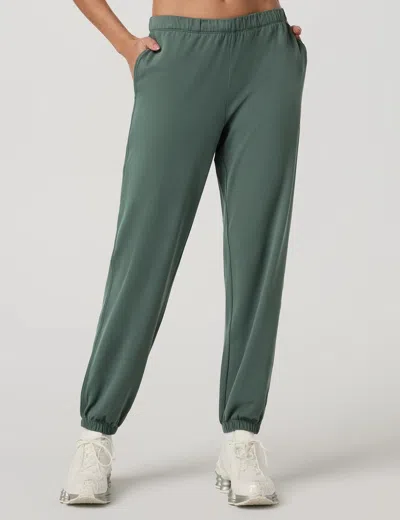 Vuori Women's Halo Modern Sweatpant In Green