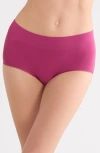 Wacoal Feeling Flexible Briefs In Pink