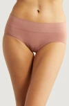 Wacoal Feeling Flexible Hipster Briefs In Burlwood