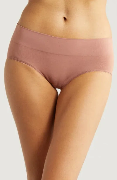 Wacoal Feeling Flexible Hipster Briefs In Burlwood
